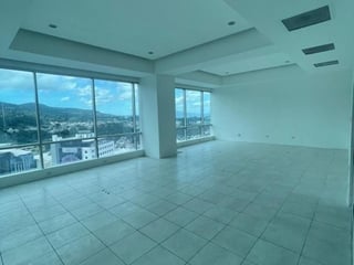 ZONA PRADERA/ Oficina en Venta, zona 10 - 4