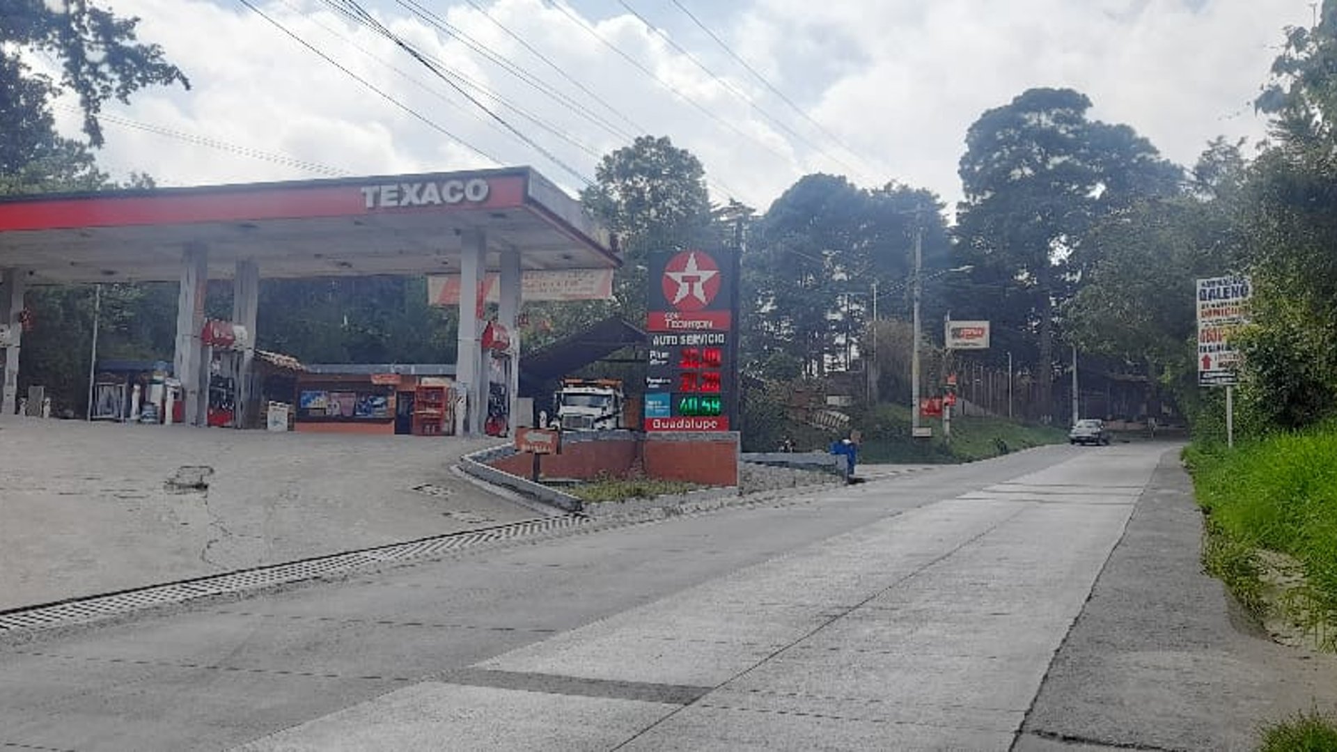 Gasolinera En Venta Carretera A San Raymundo,Carretera a San Juan Sacatepéquez - Miniatura 2