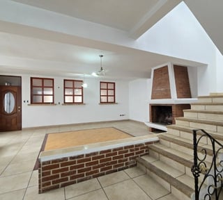 Casa grade en Venta Las Hojarascas Zona 1 de Mixco