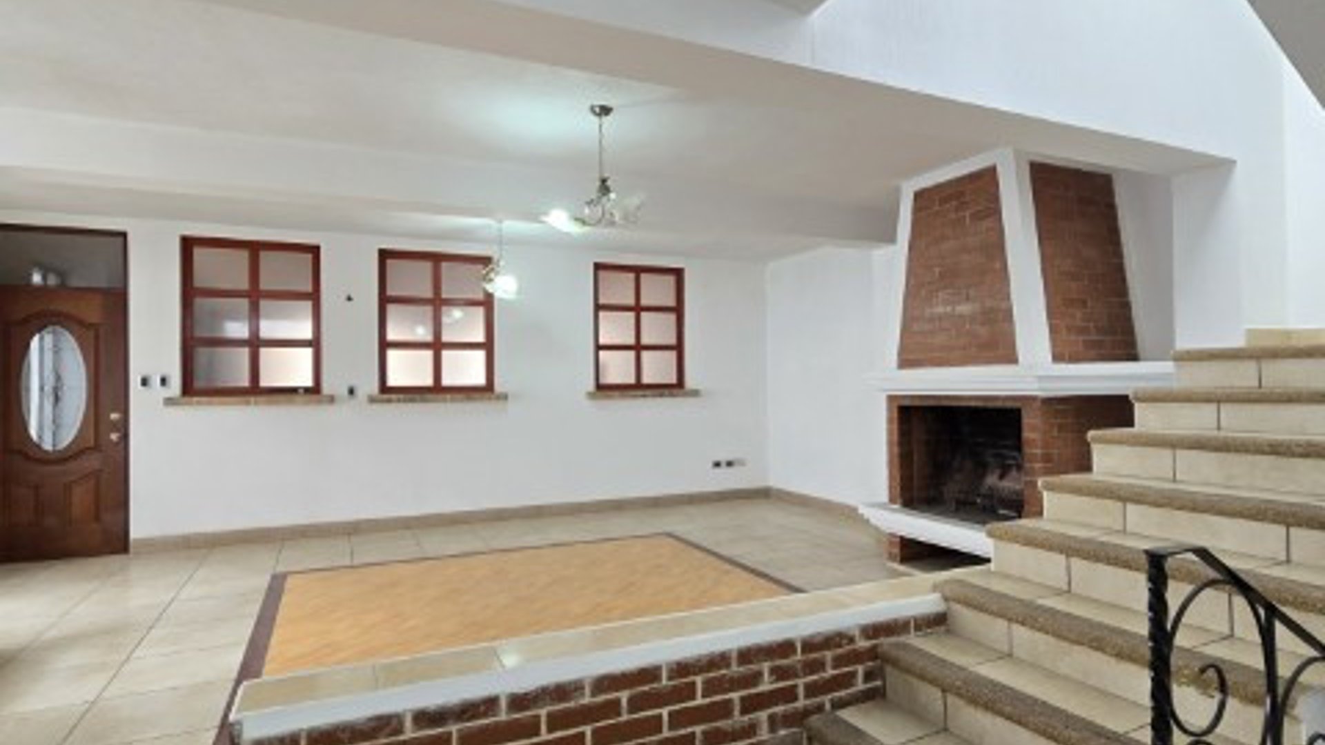 Casa grade en Venta Las Hojarascas Zona 1 de Mixco