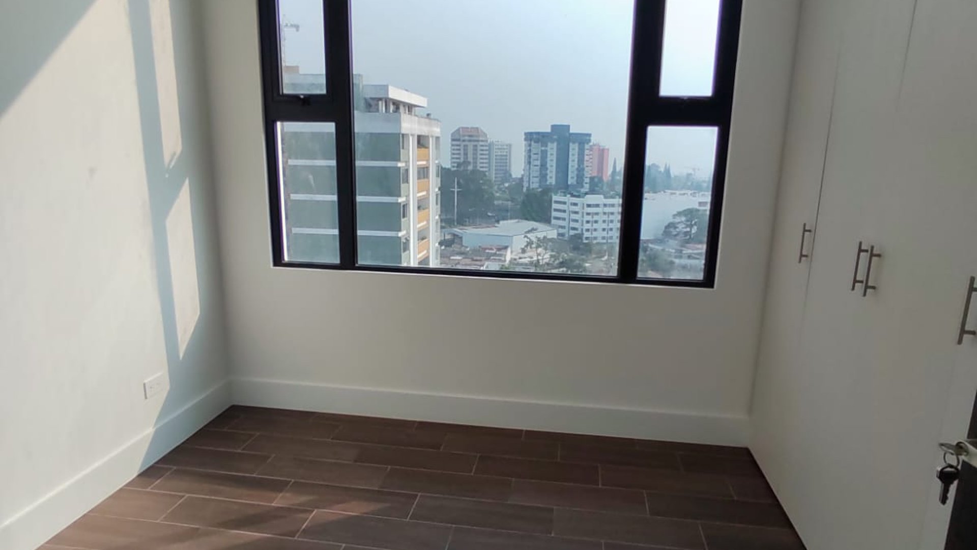 ???? APARTAMENTO EQUIPADO EN VENTA – 3 HAB | EDIFICIO ROSELLÓ | ZONA 13 - Miniatura 5