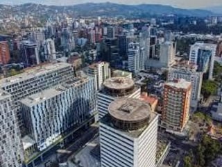 OPORTUNIDAD ÚNICA - PROPIEDAD EN ESQUINA SOBRE AV. REFORMA EN VENTA , zona 10 - 3