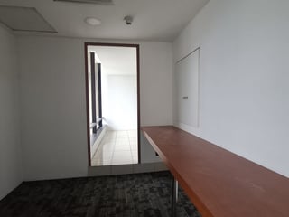 Oficina en venta en zona 10 Medio nivel Para inversión - 4