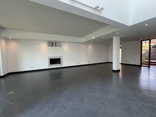 Venta de hermosa casa + Apartamento | Encinos de Cayalá Zona 16 (C) - 2