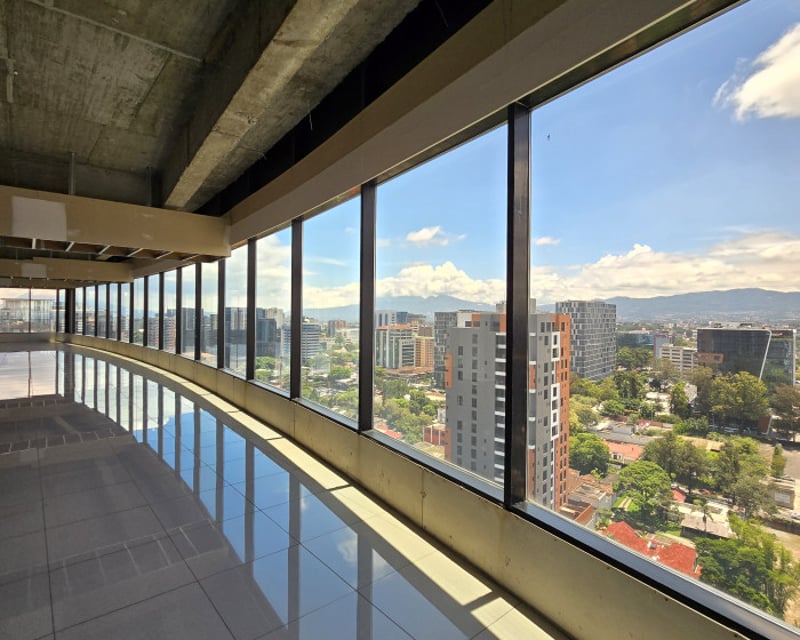 En venta oficinas en la Zona 10 Interamericas