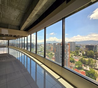 En venta oficinas en la Zona 10 Interamericas