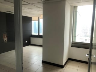 Alquilo Oficina en edificio Paseo Plaza zona 10 - 5