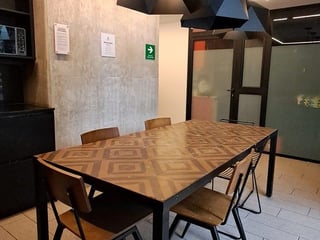 OFICINA EN VENTA O RENTA – EDIFICIO GRANAT, ZONA 4 - 3