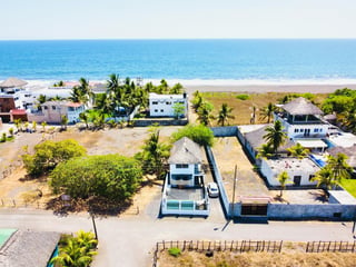 Casa con Terreno Vacacional de Playa Venta Monterrico - 2