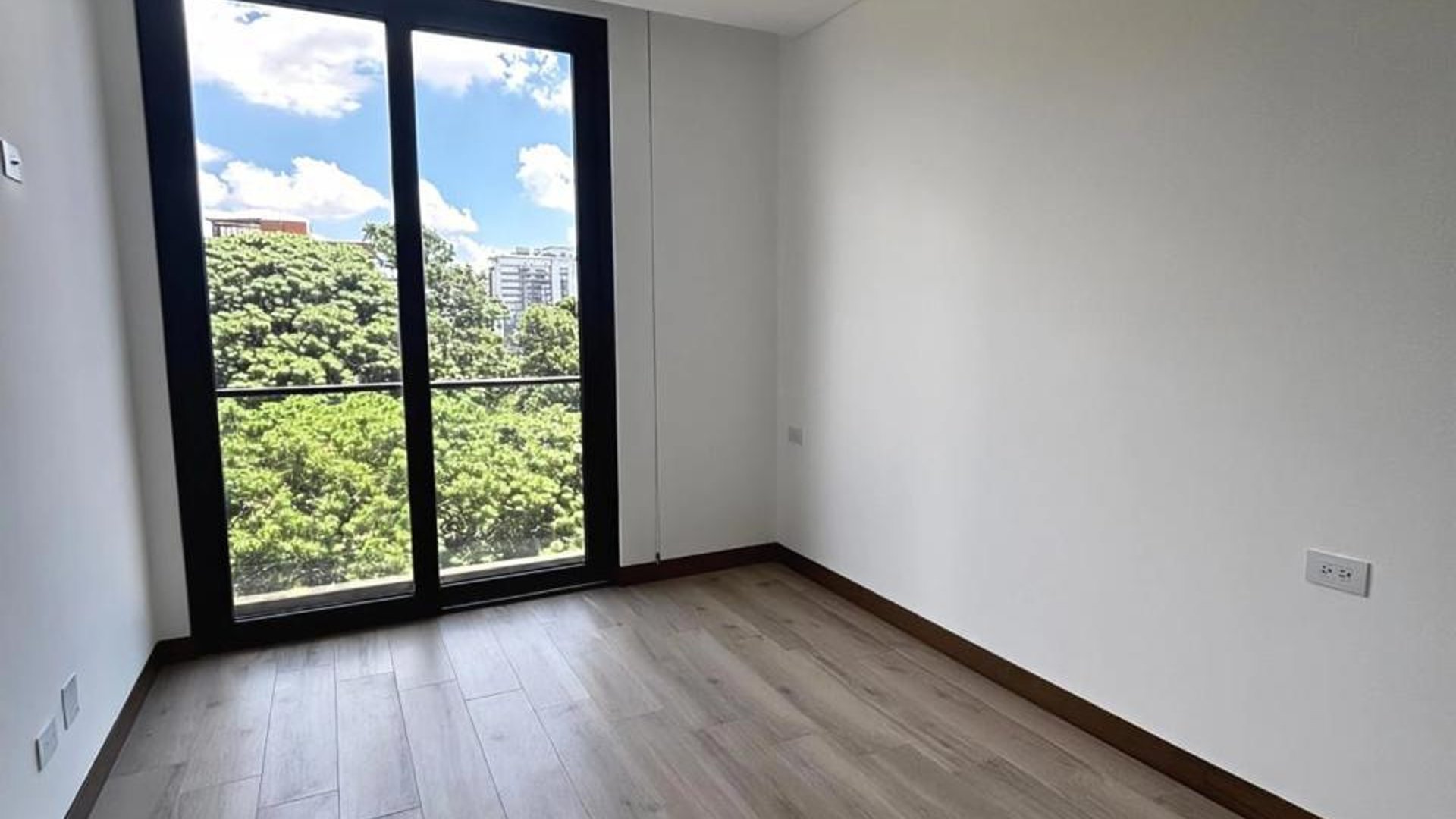 ???? APARTAMENTO EN ALQUILER – 3 HAB | FERRÉ DIEZ | ZONA 10 - Miniatura 5