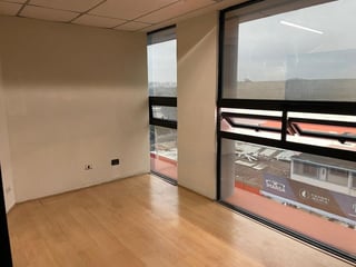 📍 OFICINA EN RENTA – 120 m² + 3 OFICINAS | TORRE CRISTAL | ZONA 9 - 3