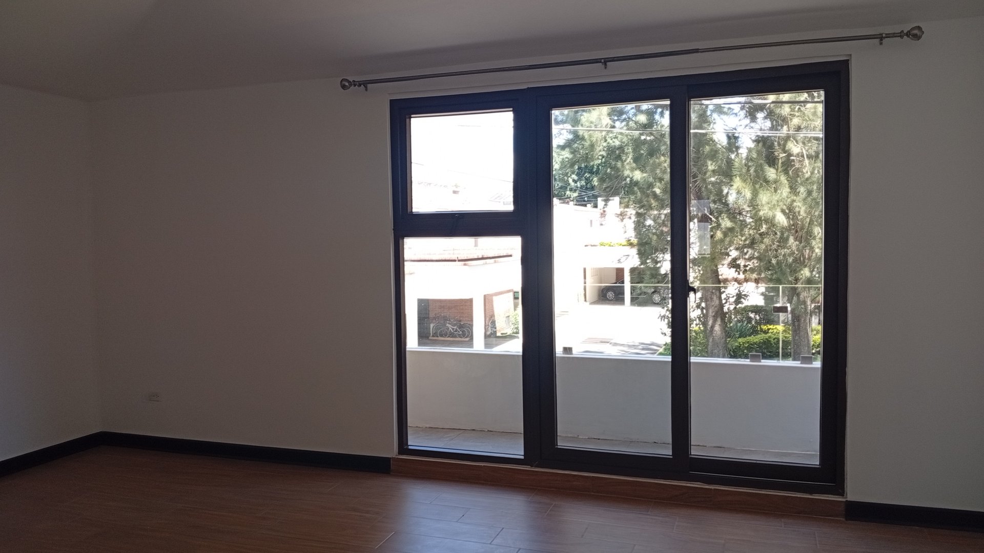 Casa en Condominio remodela en renta en zona 14 - Miniatura 5