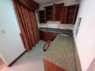 Renta de apartamento amueblado de 1 habitacion en zona 9 Ref-5596 - Image 2