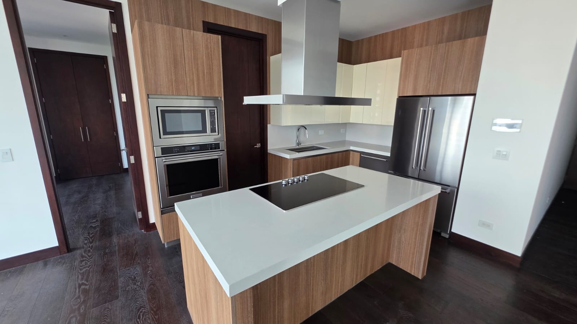 Apartamento en renta con terraza - 2 habitaciones en zona 14 Ref-5798