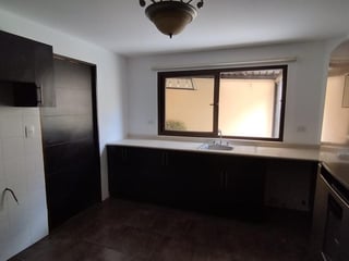 📍 CASA EN RENTA Y VENTA – CUMBRES DE LA ARBOLEDA | KM 21.5 CAES - Image 2