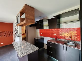 Apartamento en Venta Edificio Mariscal Uno Uno Zona 11 - Image 6