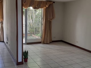 Alquilo casa en Condominio Zona 11 - 5