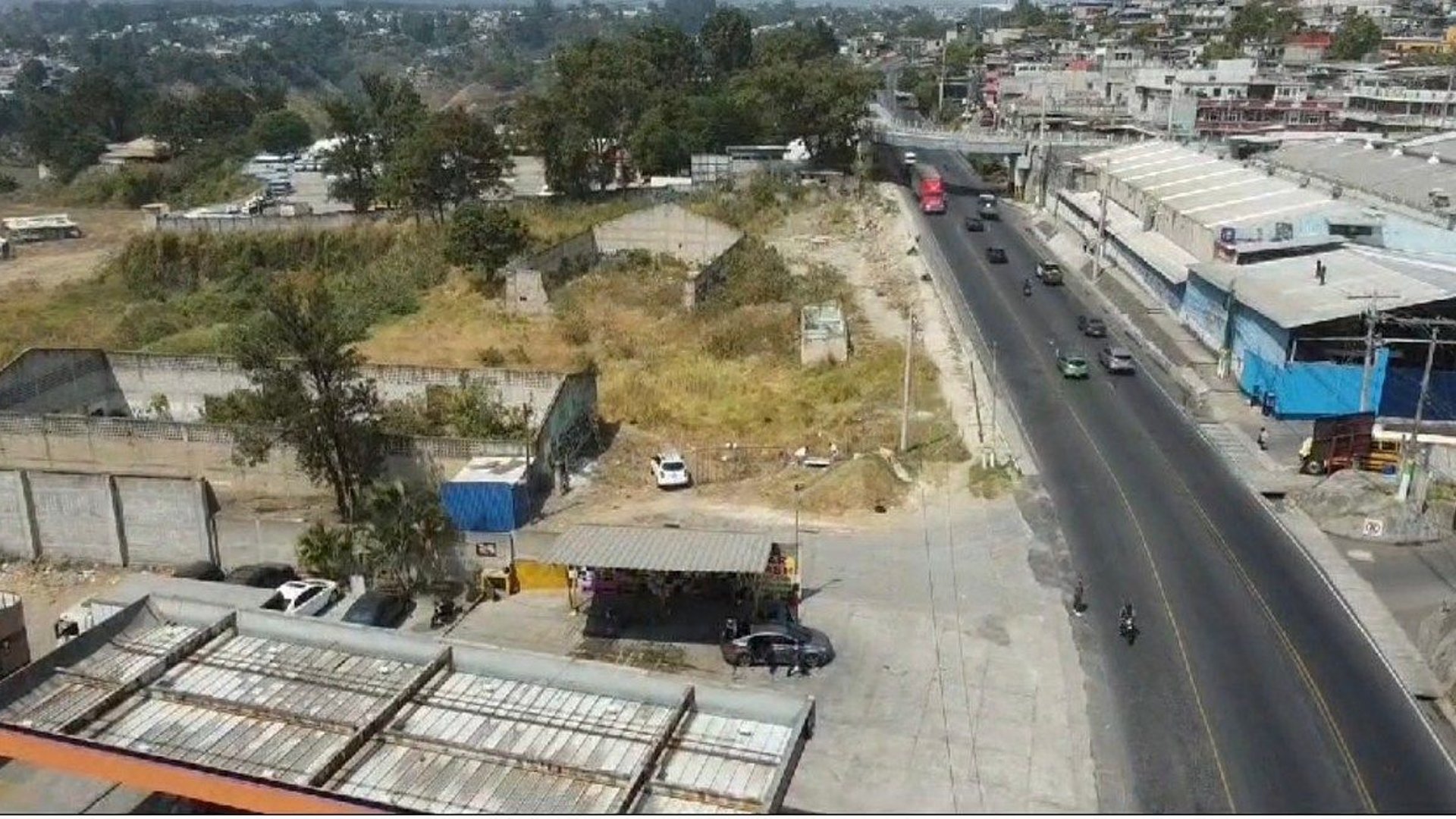 TERRENO COMERCIAL EN VENTA — UNA MANZANA SOBRE AVENIDA PETAPA - Miniatura 4