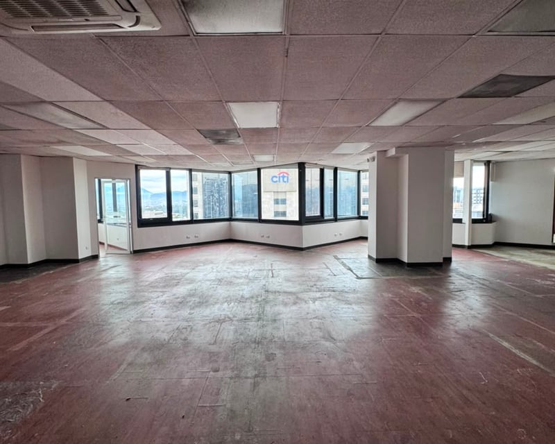 📍 OFICINA EN RENTA – 455 M² | EDIFICIO MURANO CENTER | ZONA 10