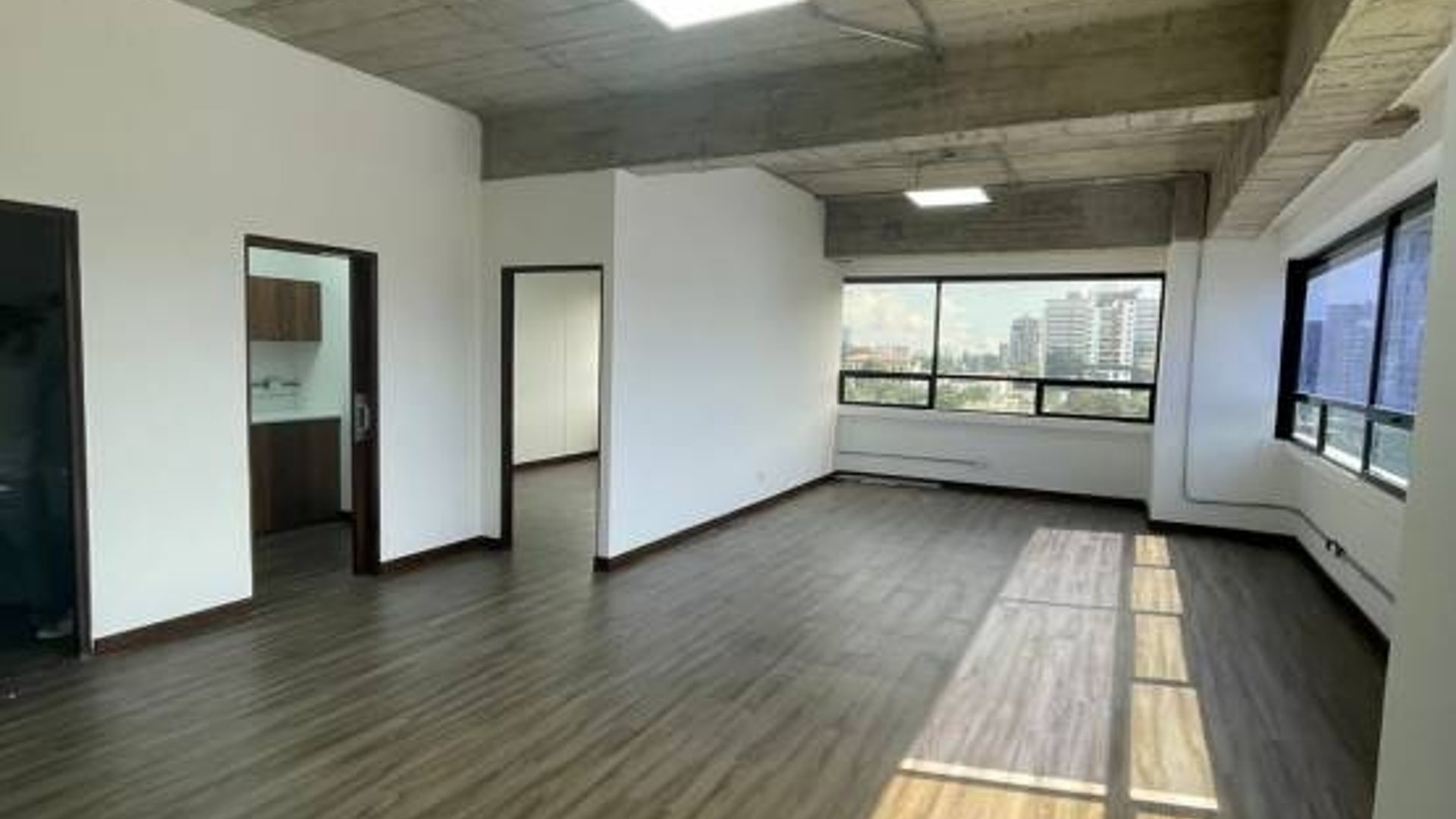 Oficina en Renta, Zona 10 (R7722) - Miniatura 8