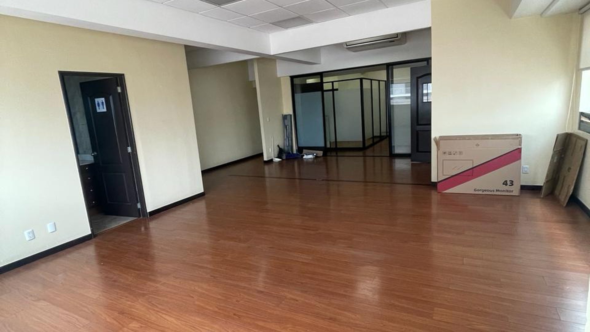 Oficina en Renta Zona 10, Guatemala - Miniatura 3
