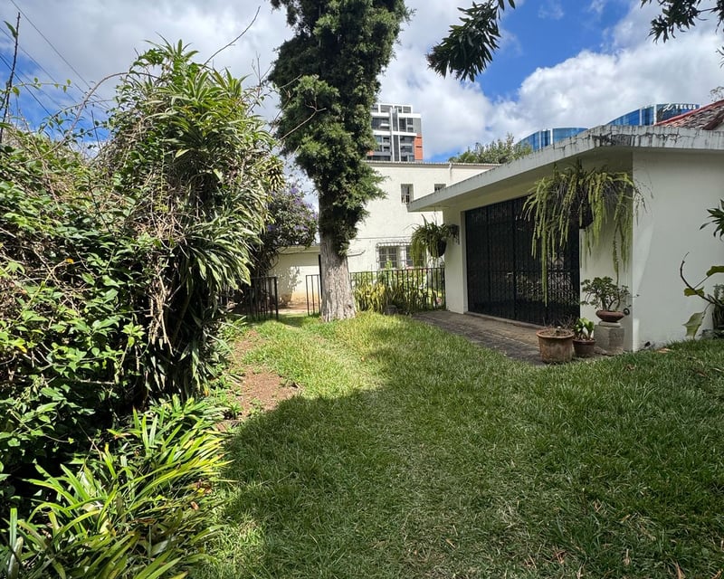 Casa en renta zona 10.