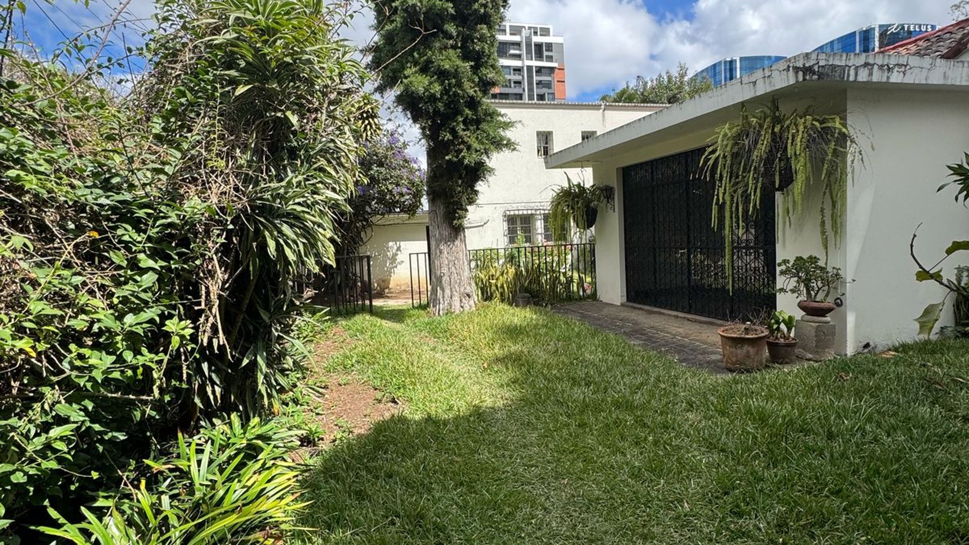 Casa en renta zona 10.