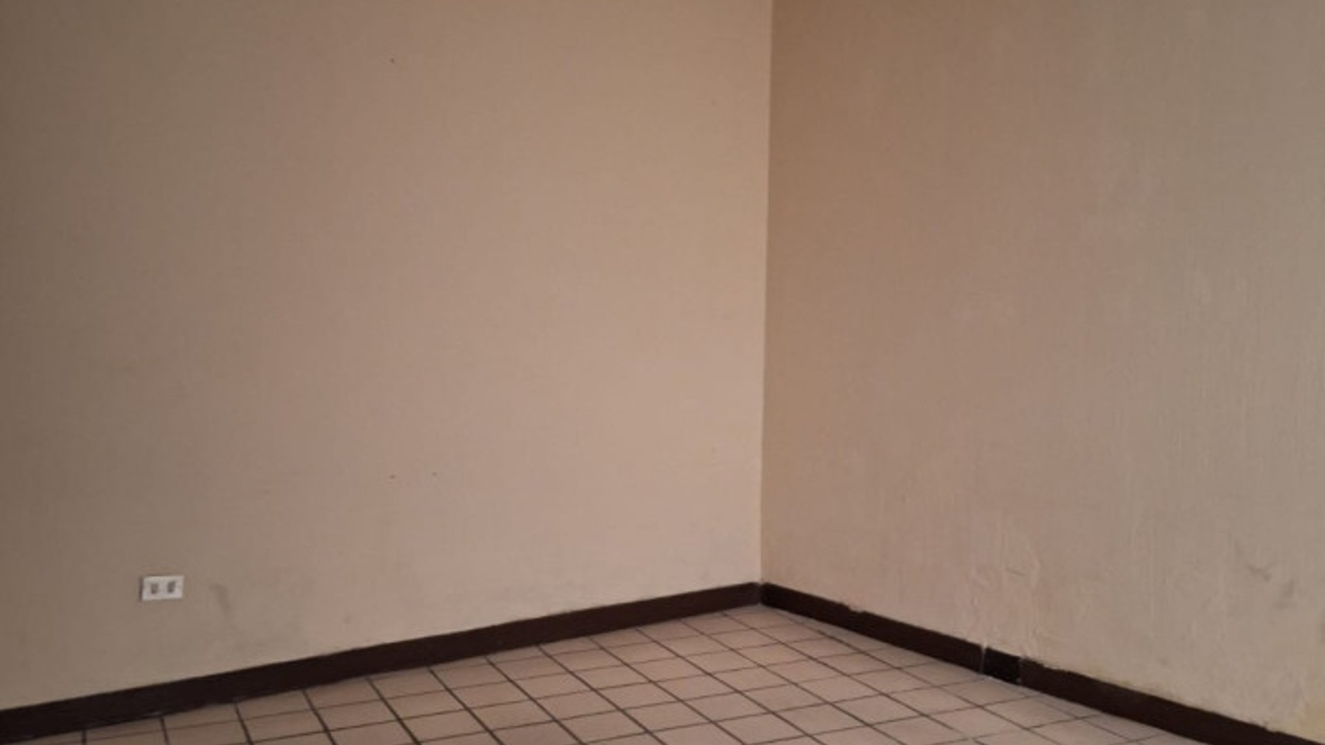 En Renta Local edificio comercial Quetzaltenango Zona 1 - Miniatura 4