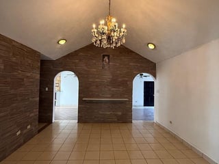 Linda Casa Estilo Colonial de 1 Nivel en Venta – Jardines de San Isidro, zona 16 - 2
