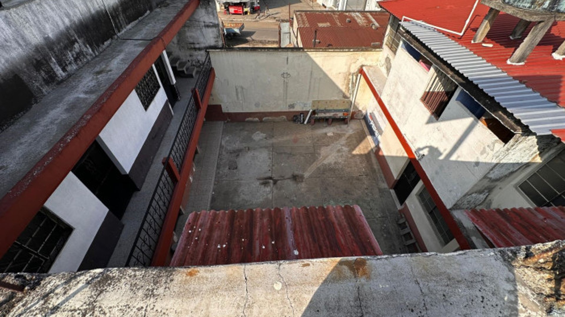 Vendo Casa de 3 Niveles Suelo Comercial - Miniatura 5