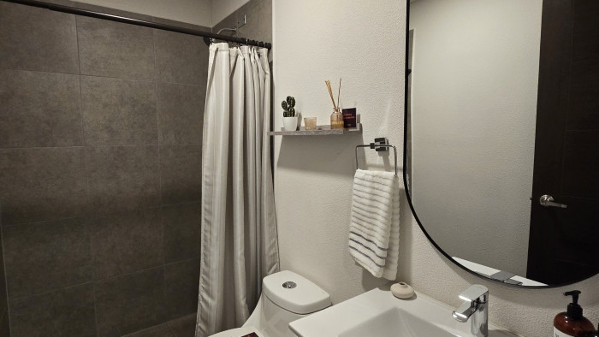 En venta Apartamento en planos en la Zona 17 - Miniatura 13