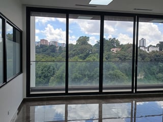 Rento Oficina Comercial en Zona 15 - Image 21