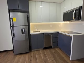 Lindo Apartamento alquilo a estrenar en zona 10 con jardín - Image 14