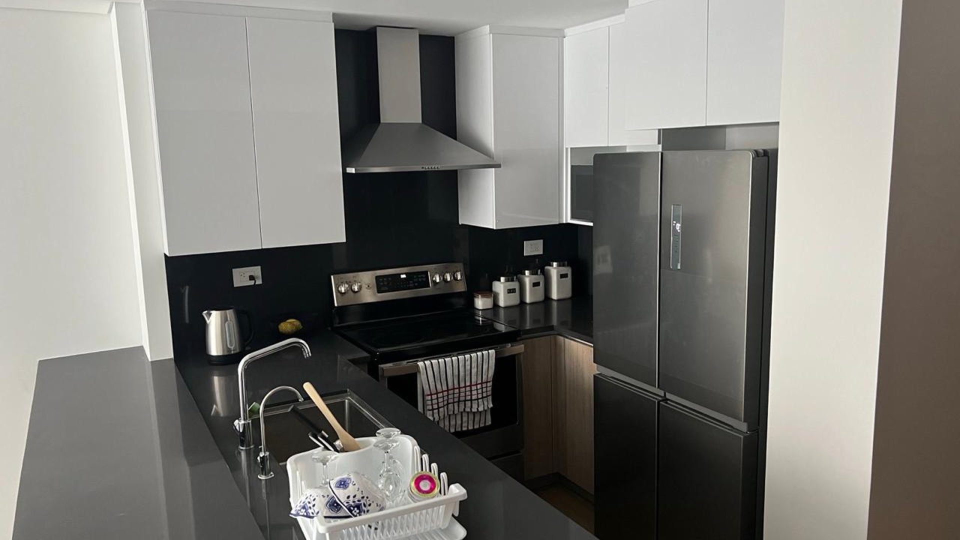 ???? APARTAMENTO AMUEBLADO EN RENTA – 2 HAB | RESERVA DIEZ | ZONA 10 - Miniatura 5
