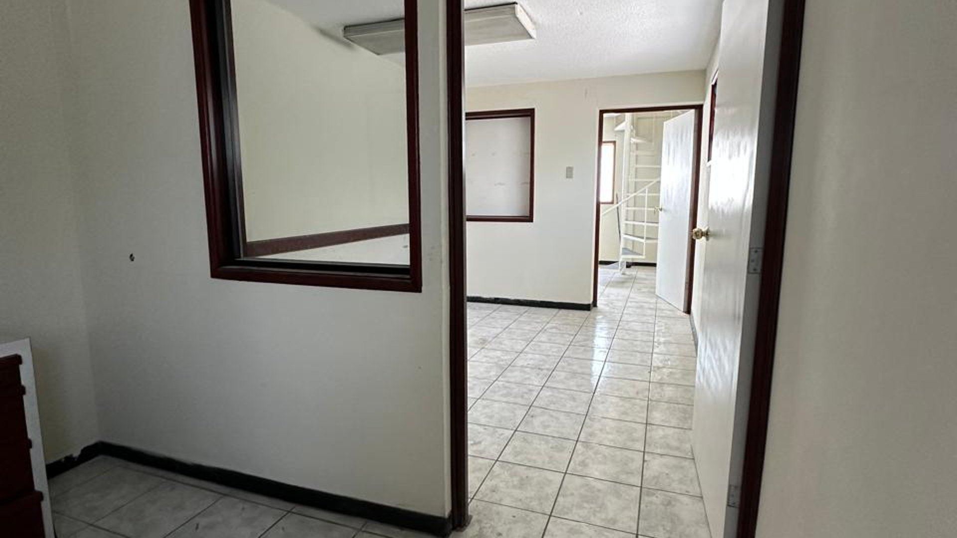 Alquiler de bodega en Zona 1 con 2,100 mt2. - Miniatura 4