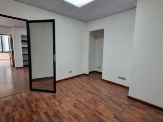 Oficina en Alquiler en la zona 10 Guatemala - Image 5