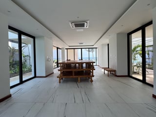 Exclusiva Mansión Frente al Mar en Venta Ideal como Residencia de Lujo u Hotel - Image 11