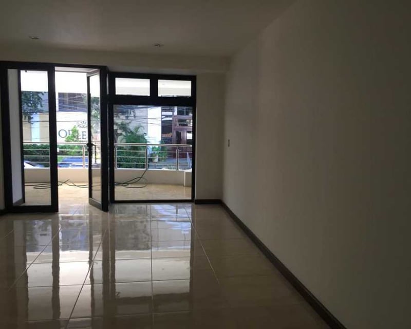 Alquilo local/oficina en zona 15