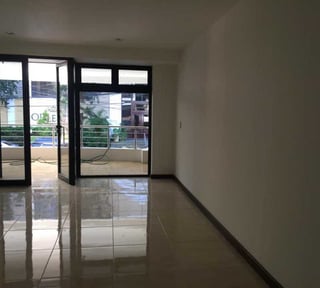 Alquilo local/oficina en zona 15