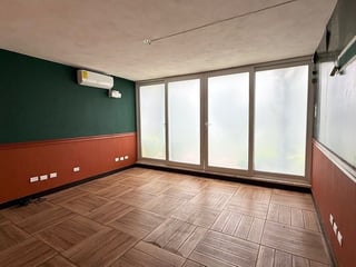 Casa Comercial en Renta | Zona 14 - 4