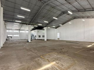 Bodega en Alquiler - Calz. Atanasio Tzul, zona 8. - 2