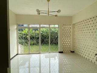 📍 CASA EN RENTA – 3 HAB + JARDÍN | RESIDENCIAL OAKLAND | ZONA 10 - 4