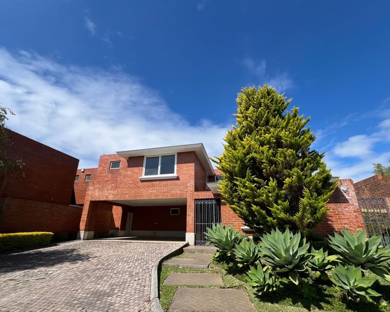 *Venta hermosa casa en Km 20 Carr. a Fraijanes, Colinas de Castel* (C)