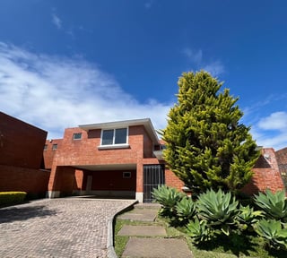 *Venta hermosa casa en Km 20 Carr. a Fraijanes, Colinas de Castel* (C)
