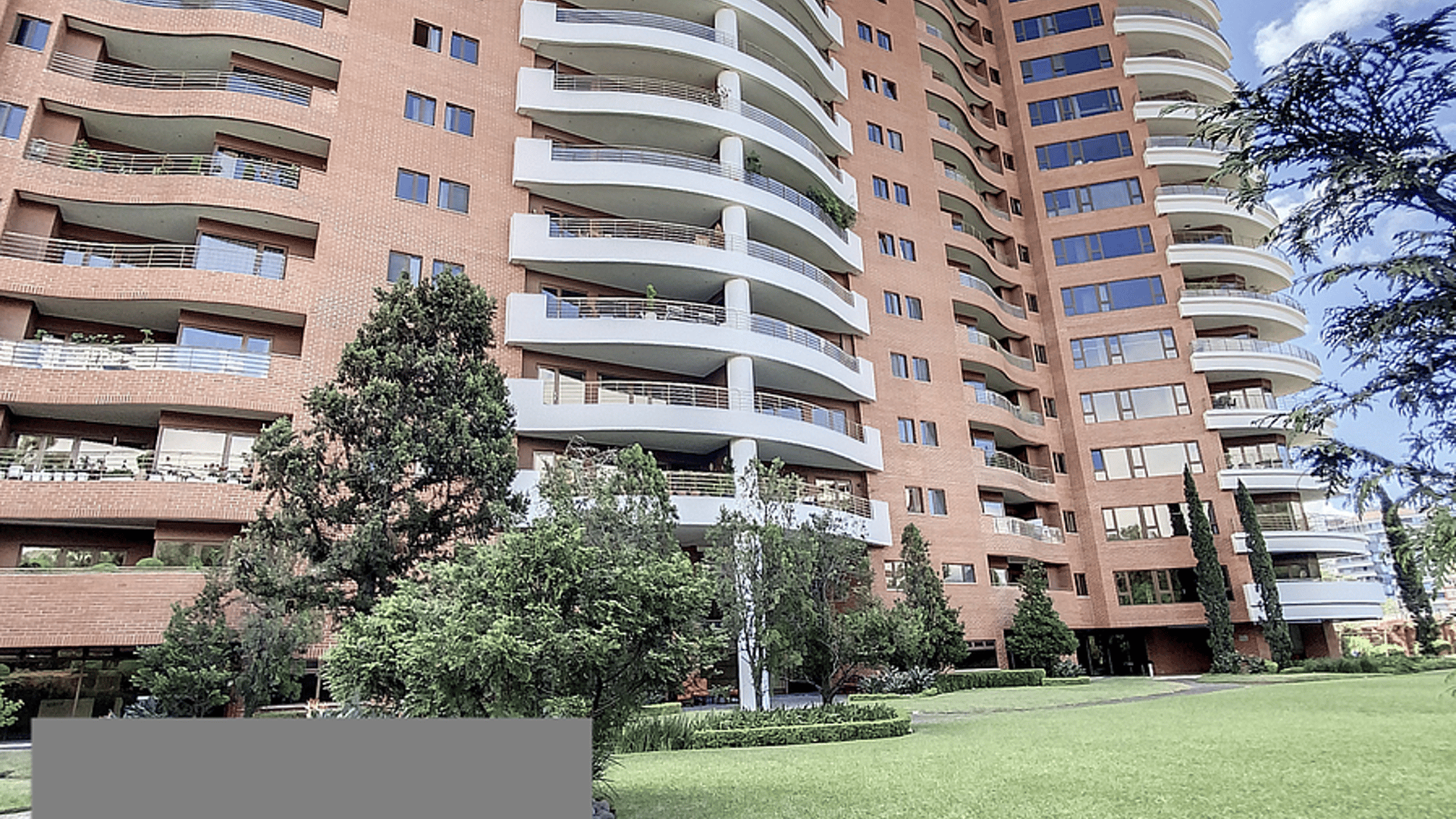 Apartamento en Alquiler – Zona 14 Edificio Tadeus