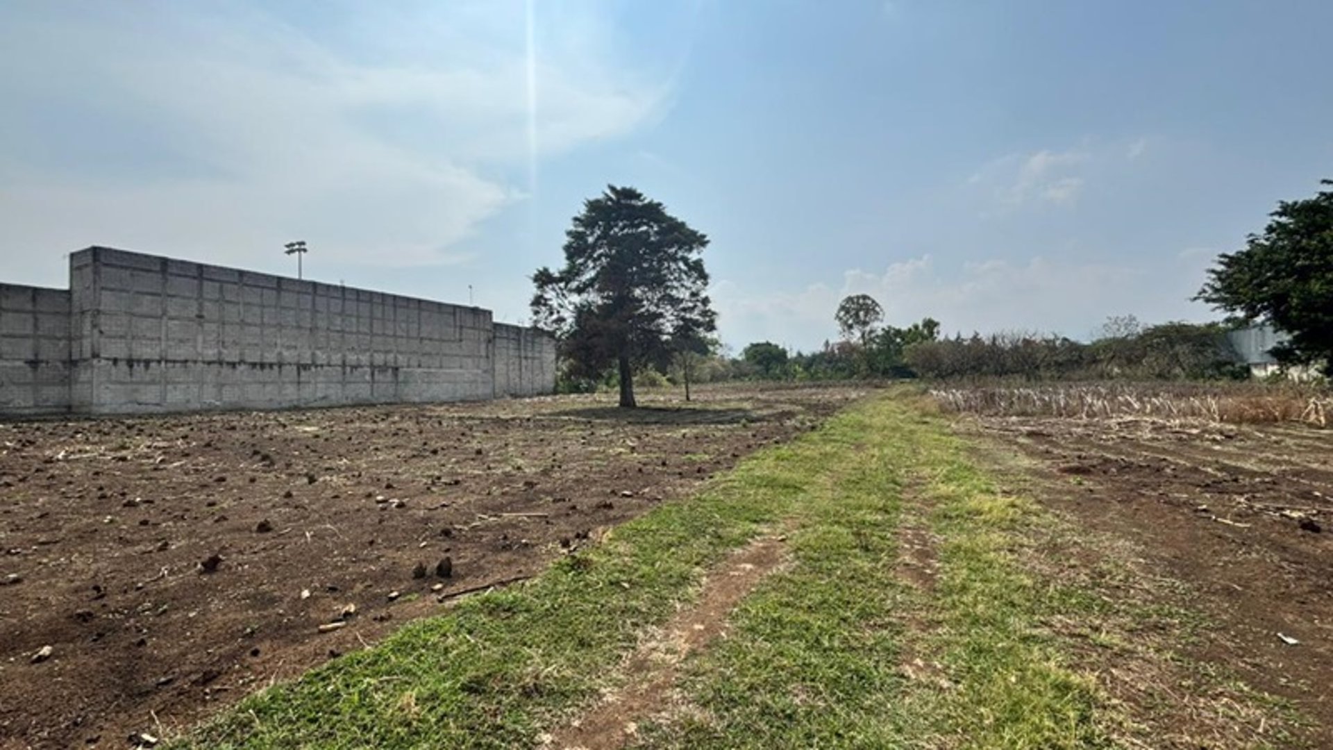 Terreno de 6,816 m² en Venta en San Miguel Petapa, Guatemala - Miniatura 2