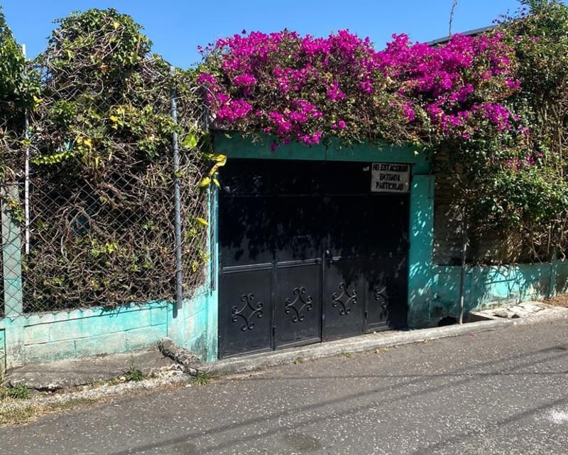Casa de esquina en venta en Colonia el Rodeo zona 7