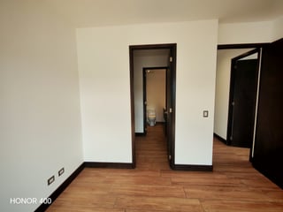 Rento Apartamento en Edificio Vivalt zona 10 - 5