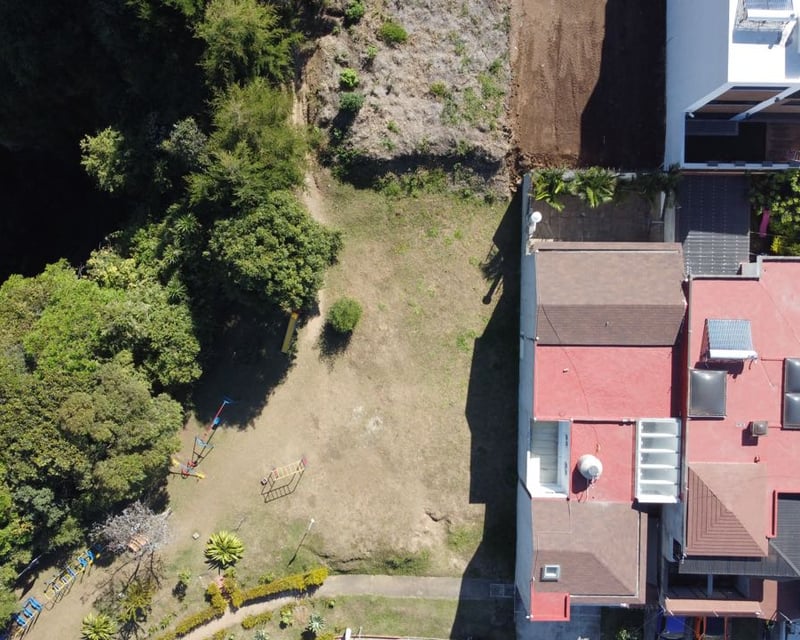 Vendo Terreno en Hacienda Real zona 16