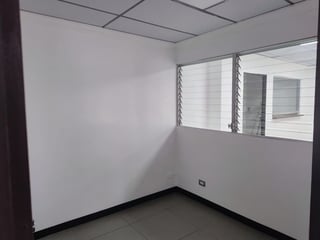 Oficina en Edificio Corporativo en Renta en Zona 13 - 2